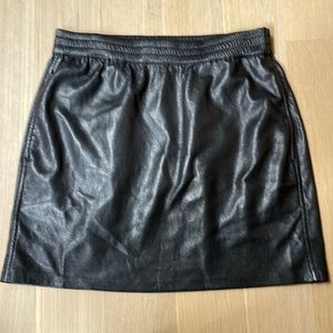 Aritzia Babaton faux leather skirt